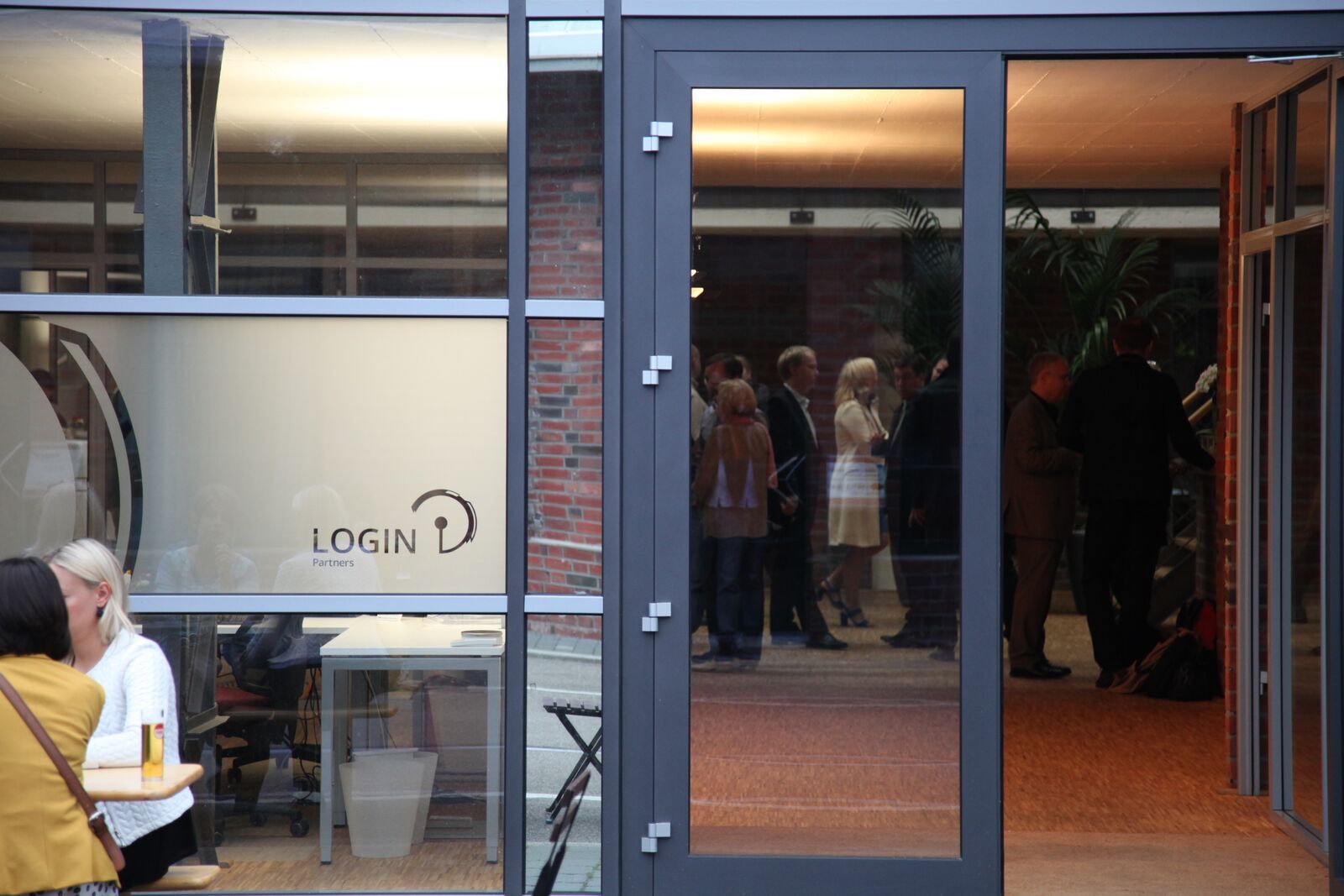 Gelungene Eröffnungsfeier bei LOGIN Partners