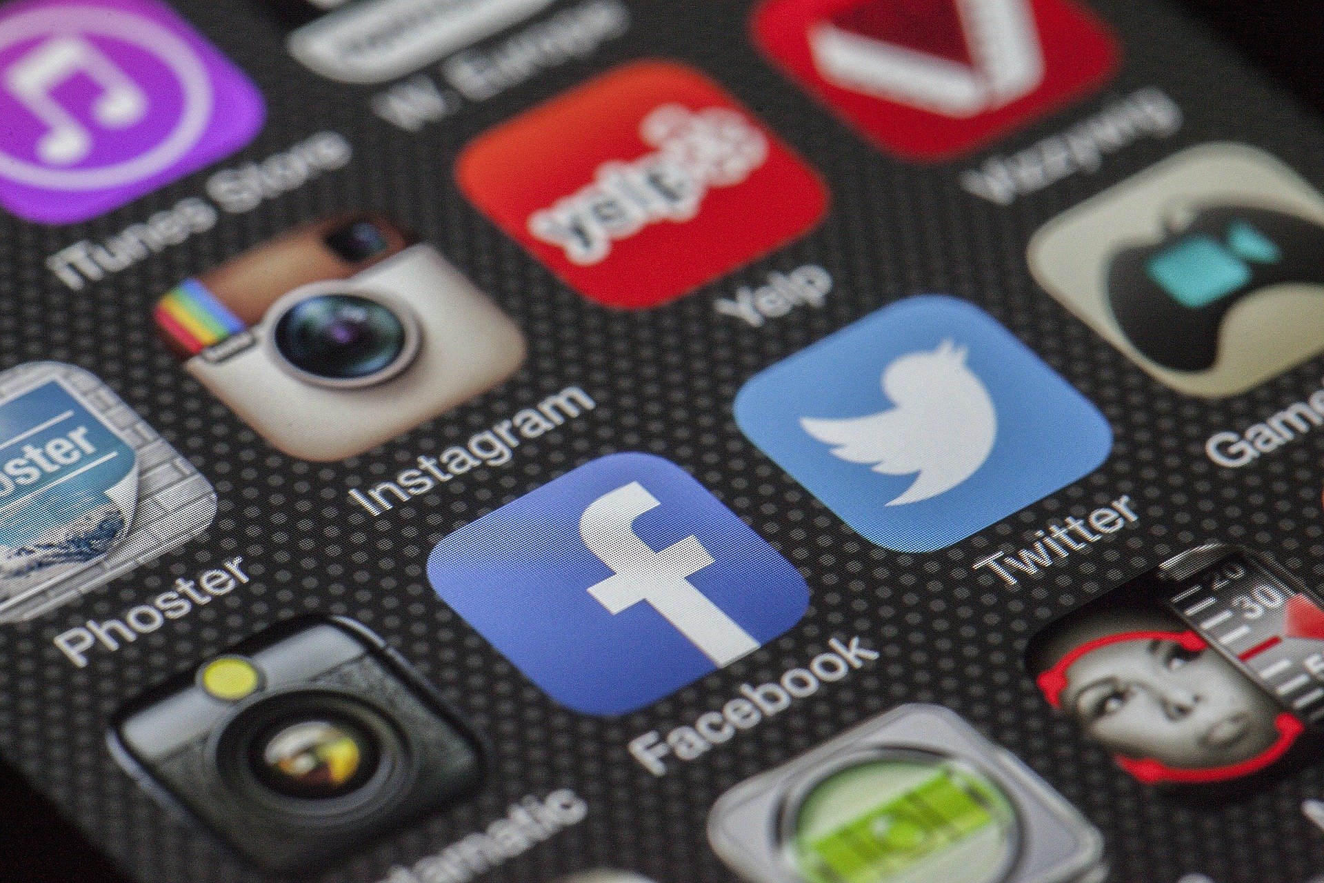Facebook, Instagram, Twitter – nur noch nach Mitbestimmung?